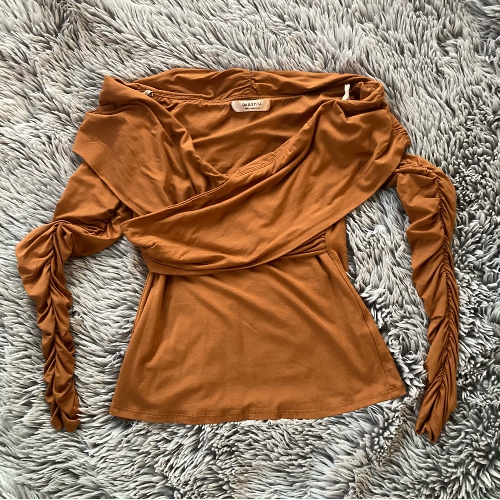 Bailey 44-SMALL- rust brown long ruched sleeves v-neck top Rayon Aritzia